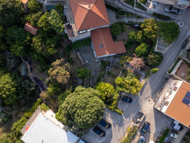 Prodaja šarmantne kuće s okućnicom s prekrasnim pogledom na more u Solinama pokraj Dubrovnika