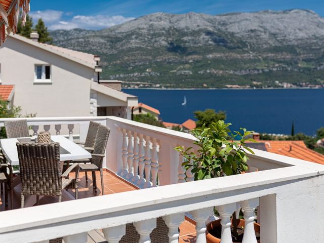 Prodaje se stan u Korčuli s pogledom na more