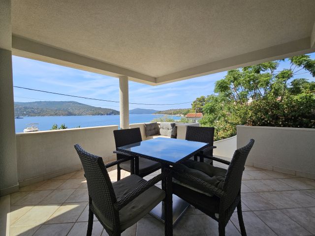 Sale of a beautiful house in the first row to the sea in Slano, near Dubrovnik