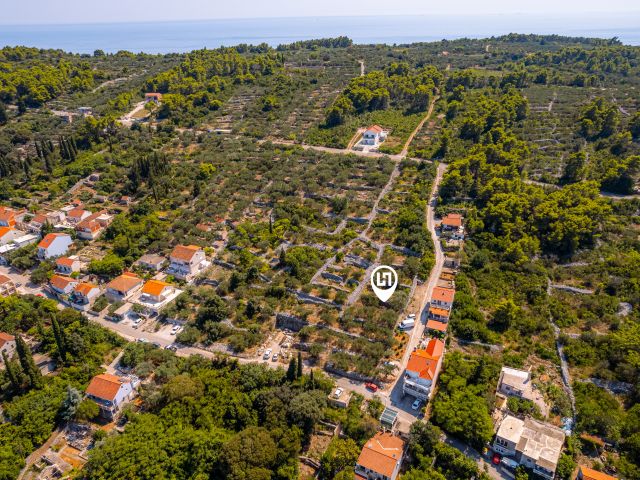 Sale of building land in Lumbarda