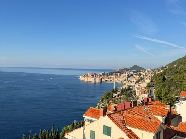 Prodaja obiteljskog stana s pogledom na more i Dubrovnik