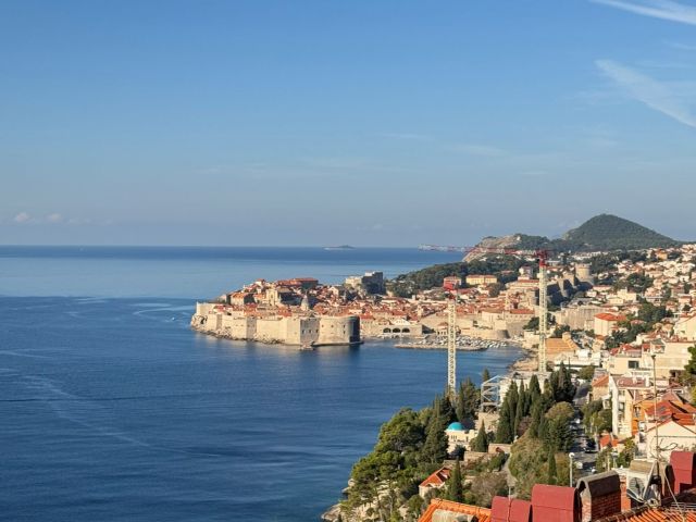 Prodaja obiteljskog stana s pogledom na more i Dubrovnik