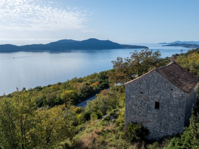 Na prodaju zemljište s građevinskom dozvolom u Orašcu, okolica Dubrovnika