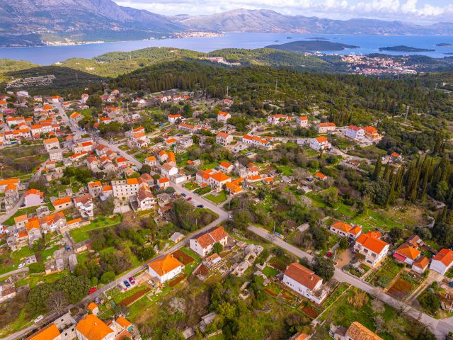 Prodaje se zemljište u Žrnovu na Korčuli