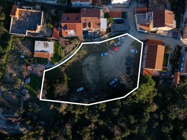 Sale of construction land with building permit along the Dubrovnik River