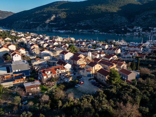 Sale of construction land with building permit along the Dubrovnik River