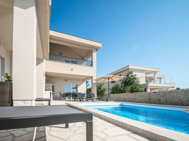 House with swimming pool near the sea for sale, island of Pag