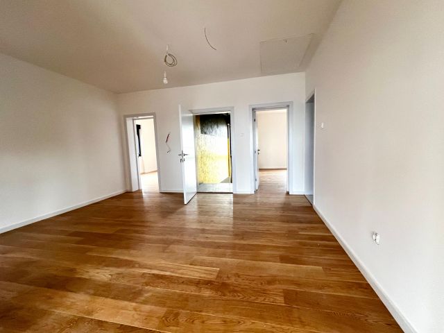 Novogradnja, Stan u urbanoj vili s pogledom, Perjavica 