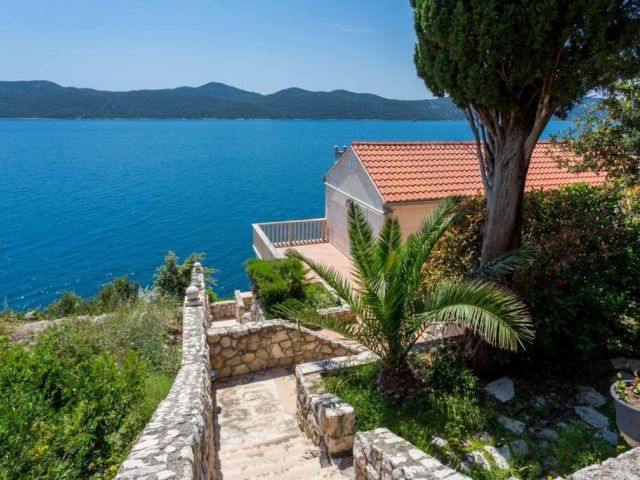 Luxury seaside property with direct access to the sea, near Dubrovnik