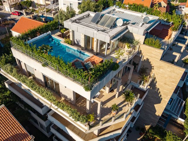 Ekskluzivan stan s privatnim bazenom na prestižnoj lokaciji u Dubrovniku