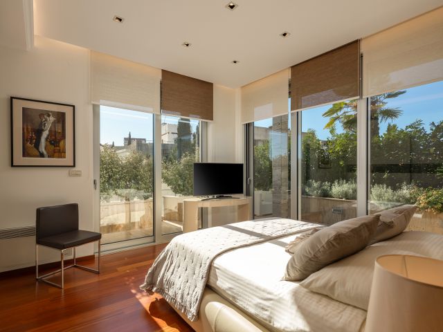 Exclusive apartment with a private pool in a prestigious location in Dubrovnik