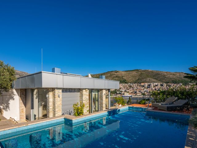 Exclusive apartment with a private pool in a prestigious location in Dubrovnik