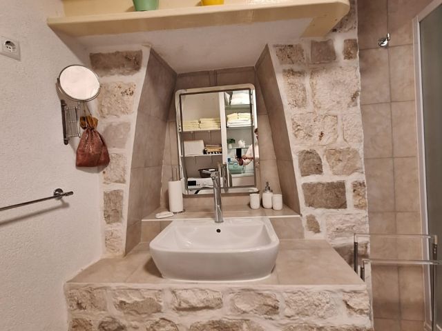 For sale: Authentic stone house with a wine cellar on Lastovo