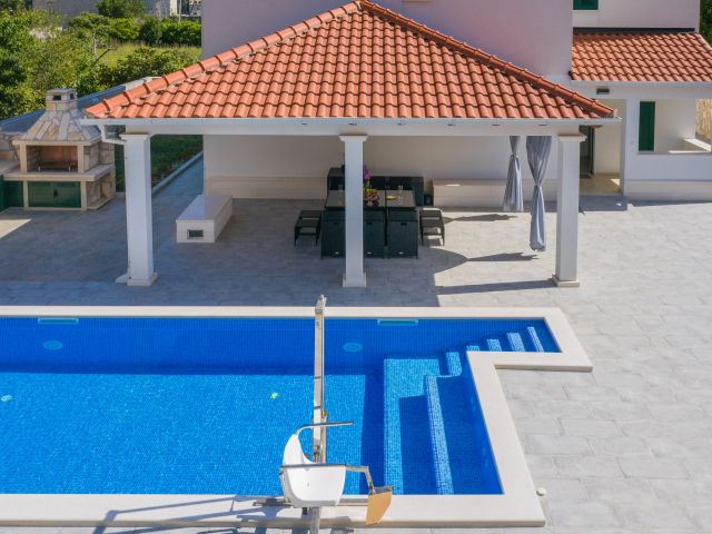 Prodaja luksuzna vila s bazenom u okolici Dubrovnika