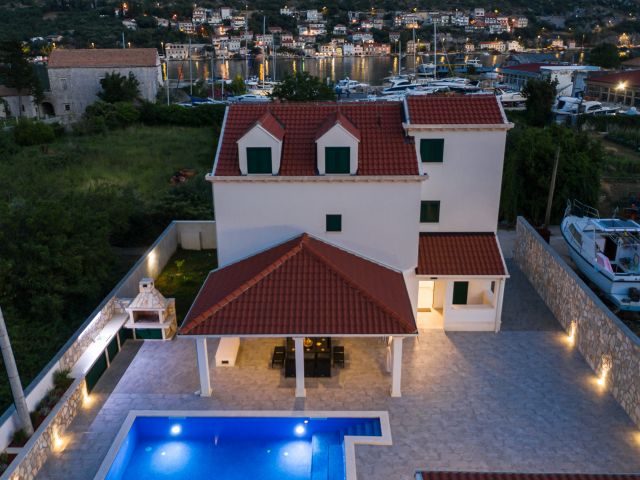 Prodaja luksuzna vila s bazenom u okolici Dubrovnika