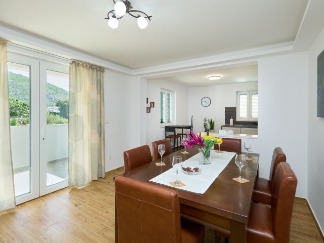 Prodaja luksuzna vila s bazenom u okolici Dubrovnika