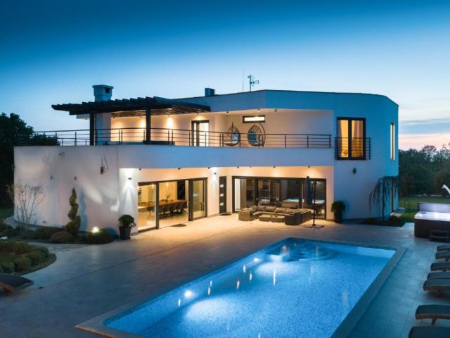 Sale of an Exclusive Villa with Swimming Pool and Sports Facilities in Istria