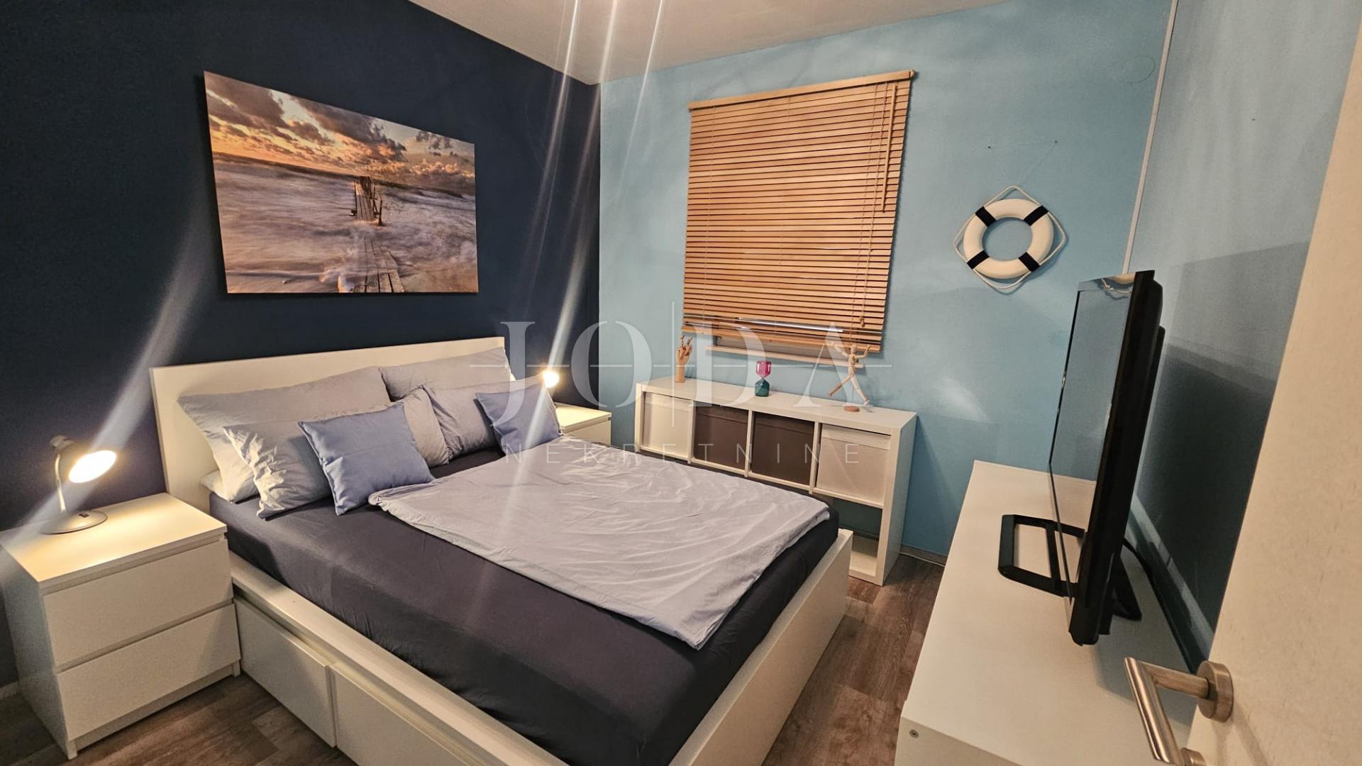 Klenovica kuća sa tri jedinice