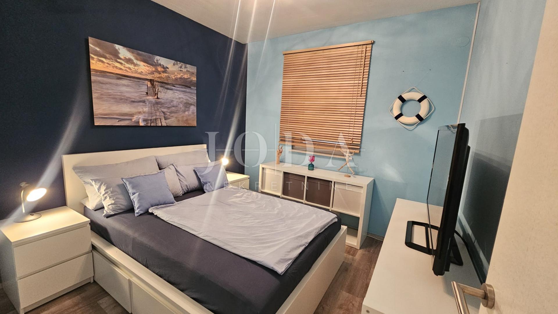 Klenovica kuća sa tri jedinice