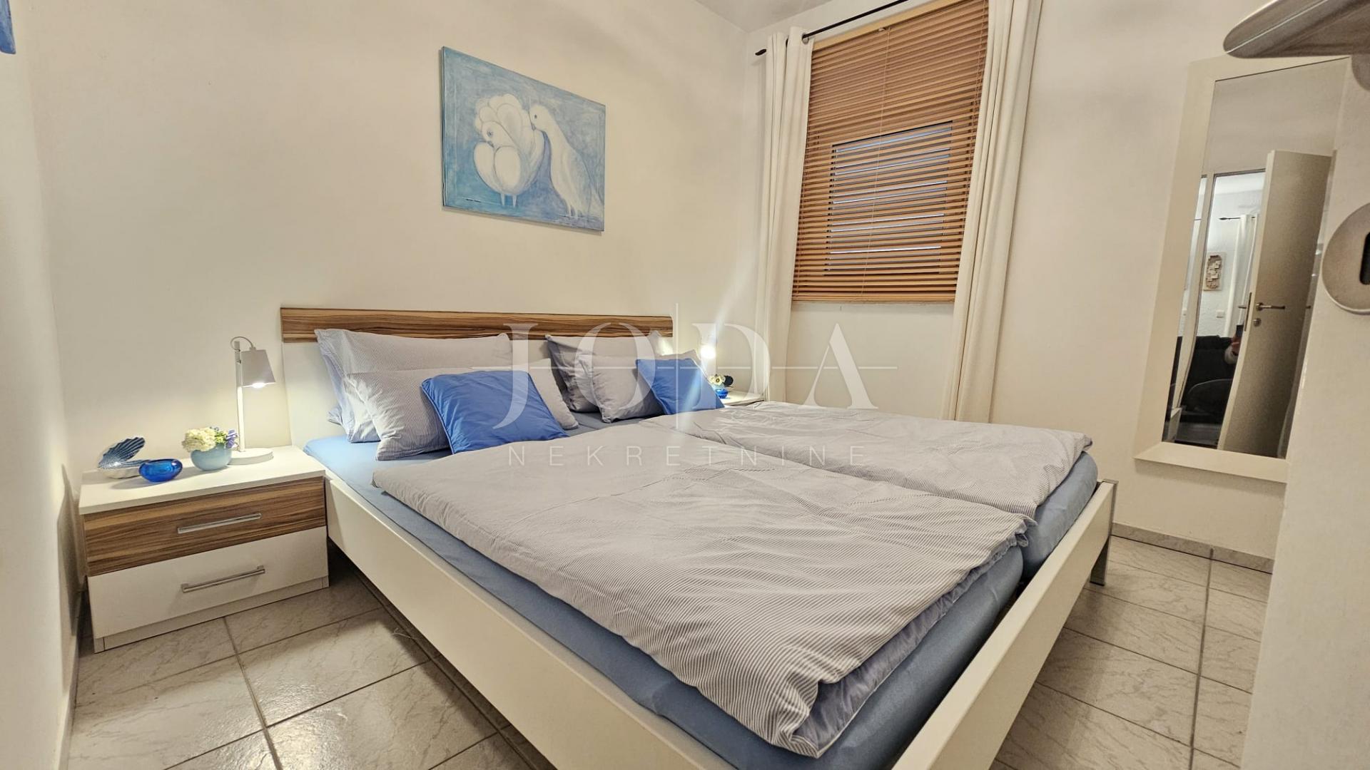 Klenovica kuća sa tri jedinice