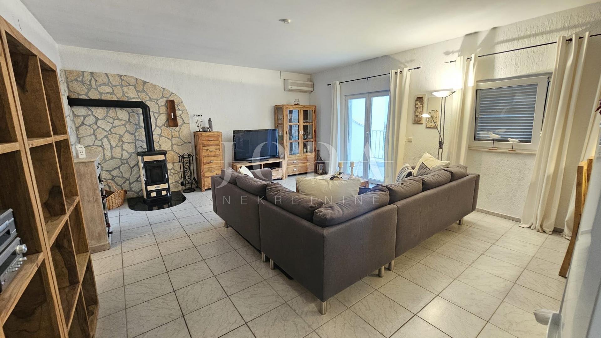 Klenovica kuća sa tri jedinice