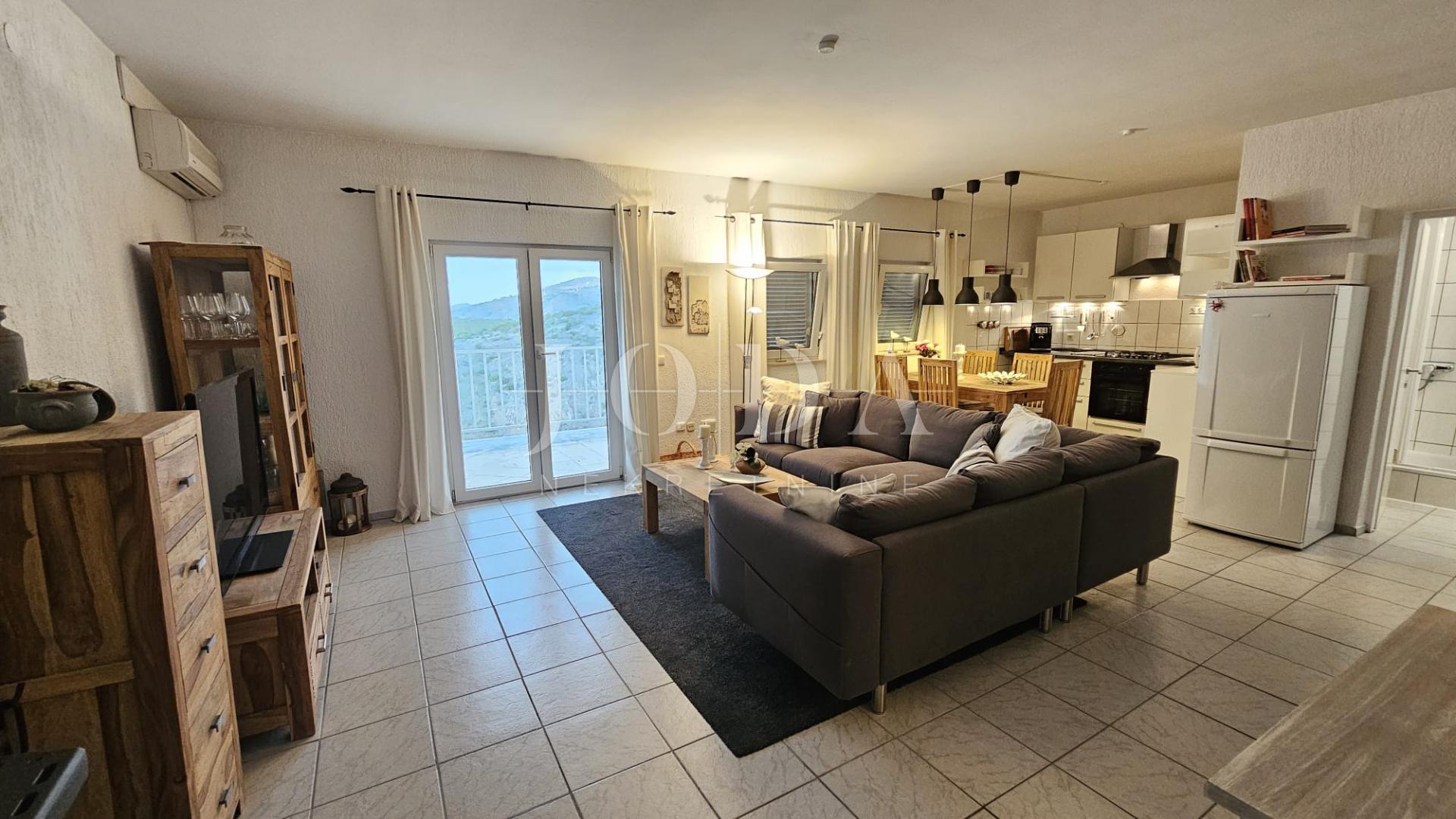 Klenovica kuća sa tri jedinice