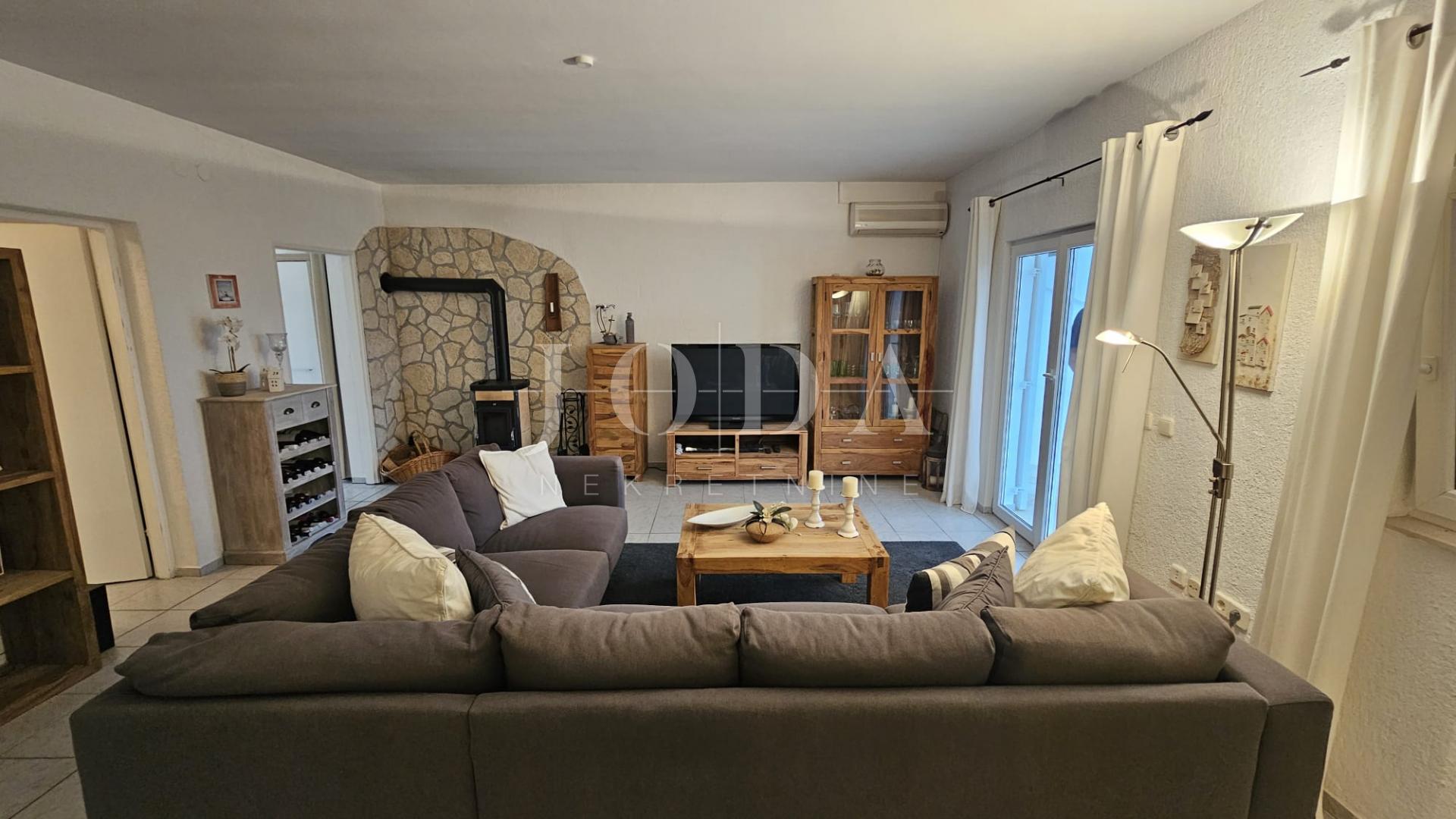 Klenovica kuća sa tri jedinice