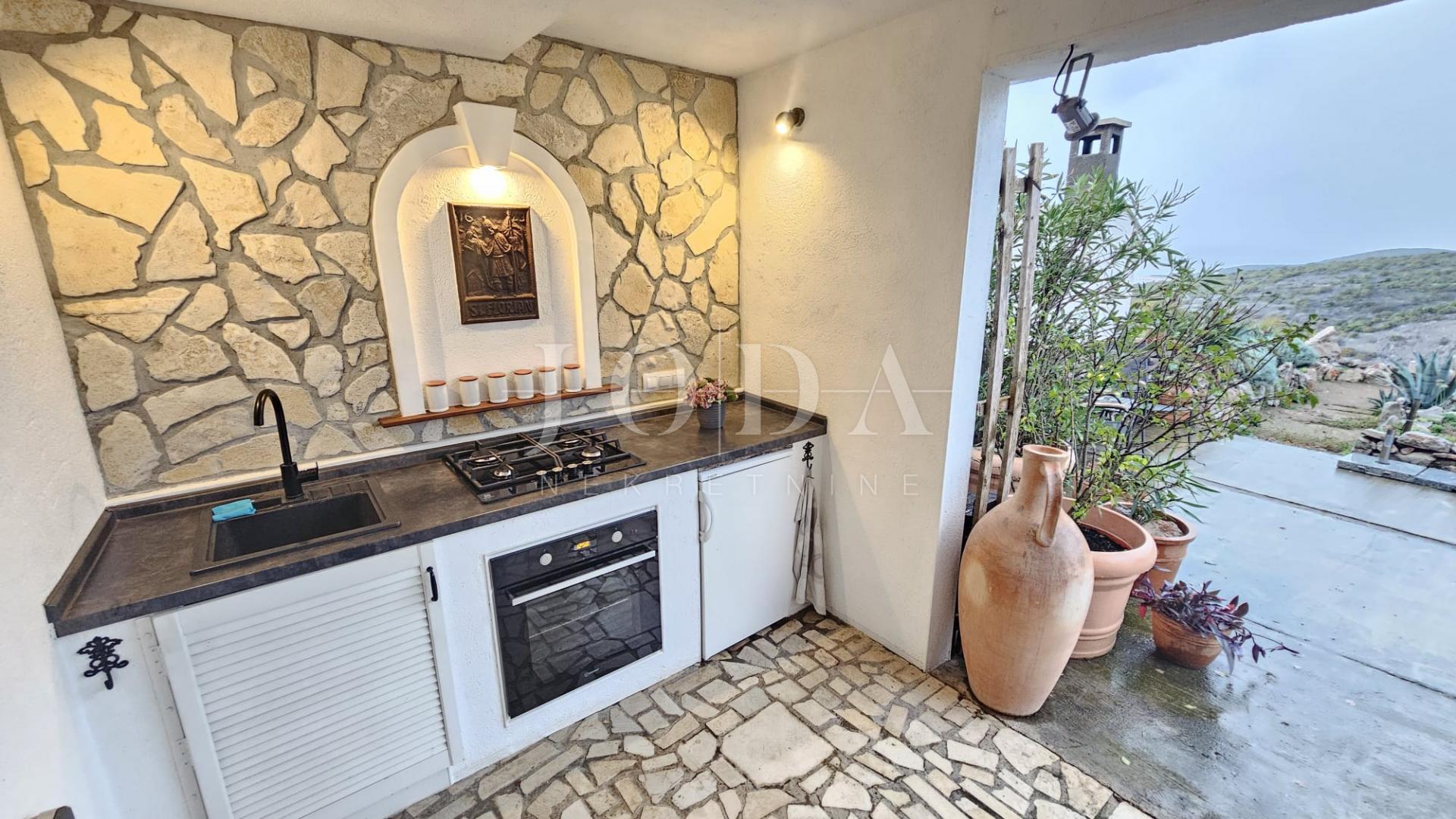 Klenovica kuća sa tri jedinice