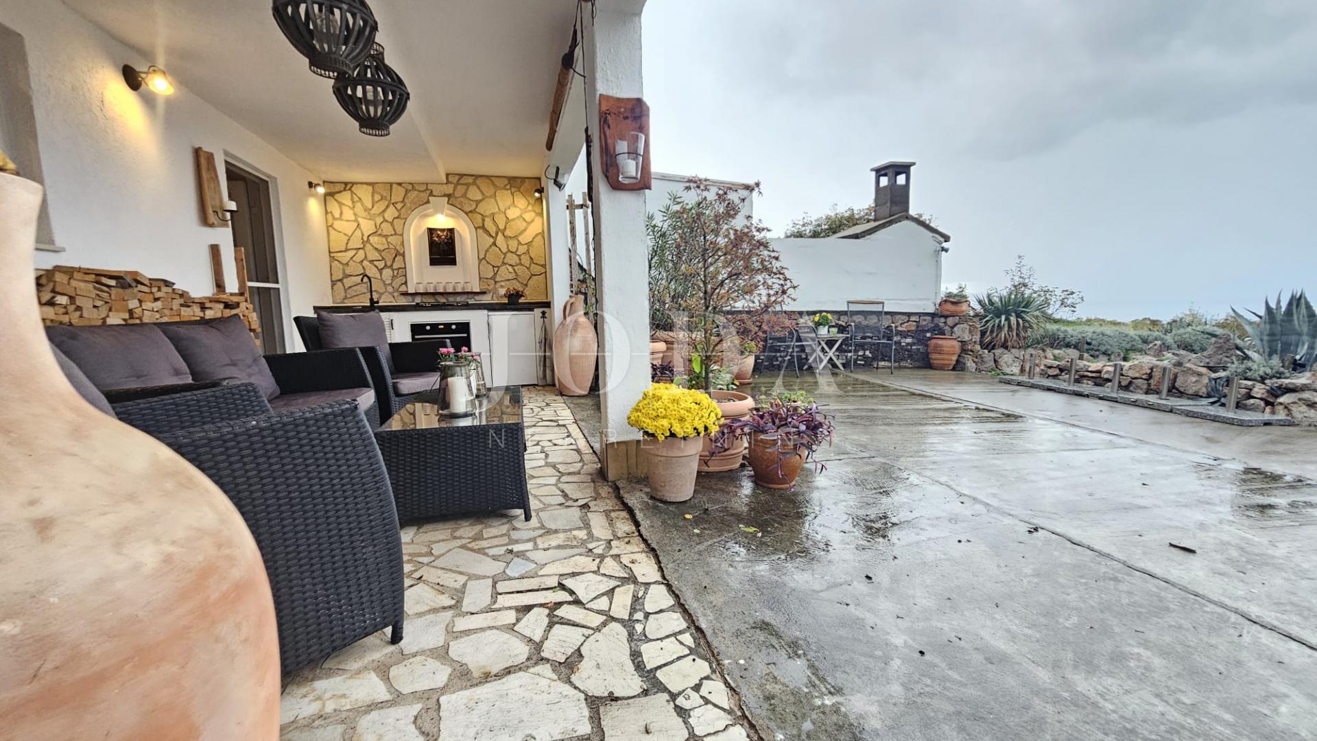 Klenovica kuća sa tri jedinice