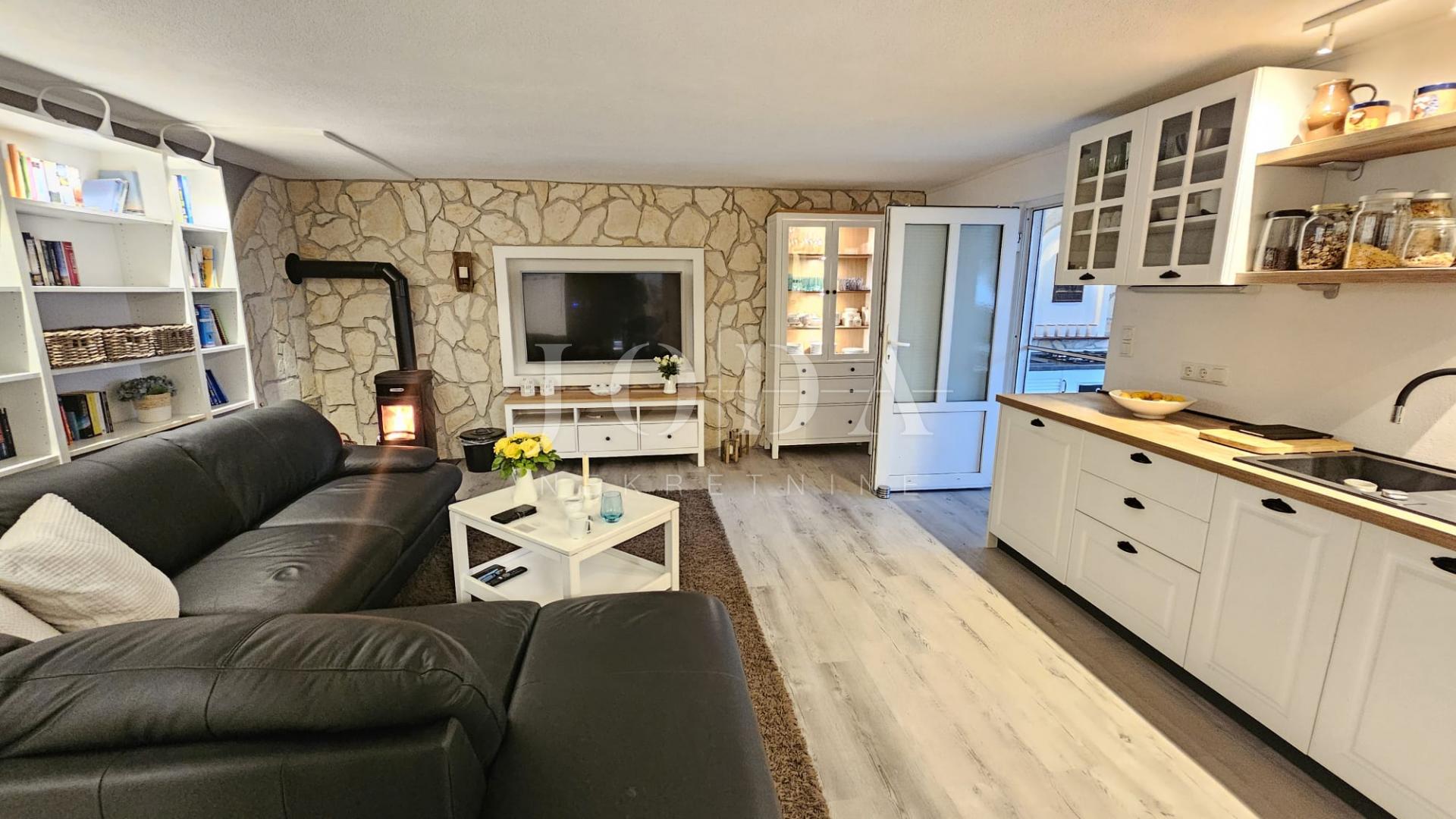 Klenovica kuća sa tri jedinice