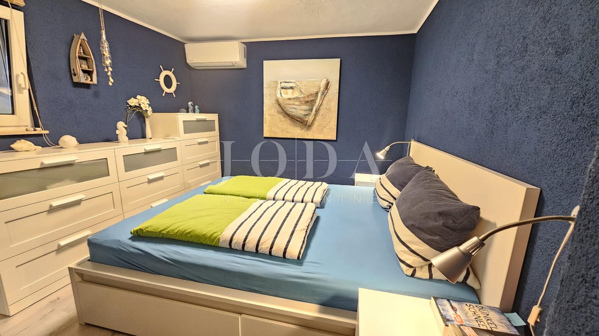 Klenovica kuća sa tri jedinice