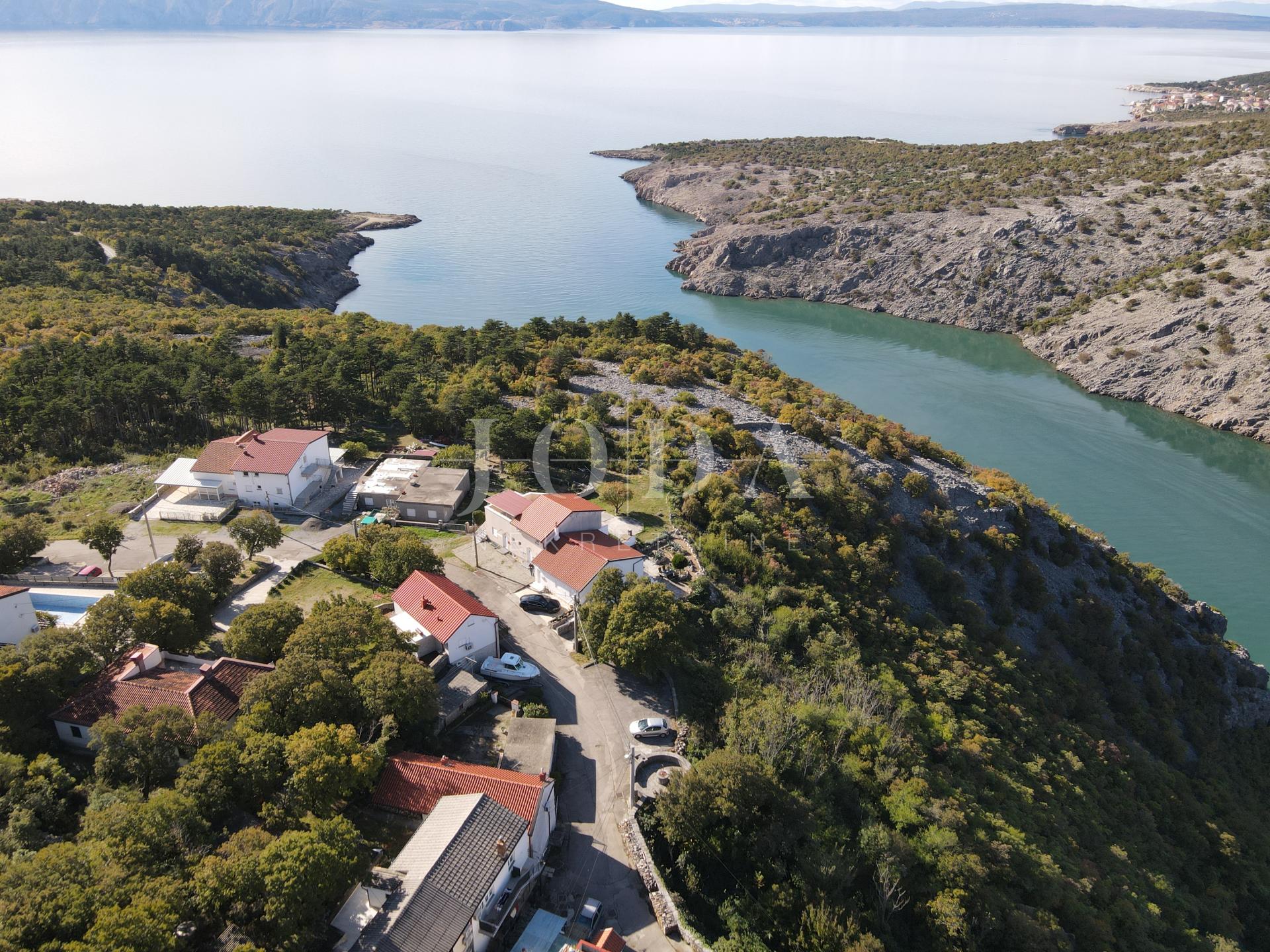 Klenovica kuća sa tri jedinice