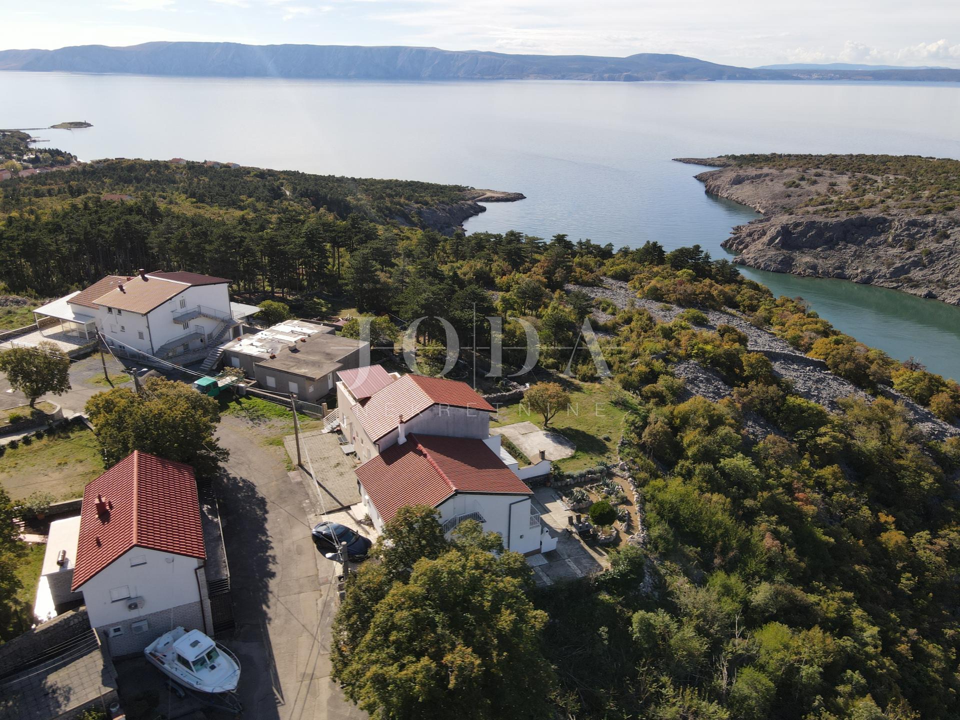 Klenovica kuća sa tri jedinice