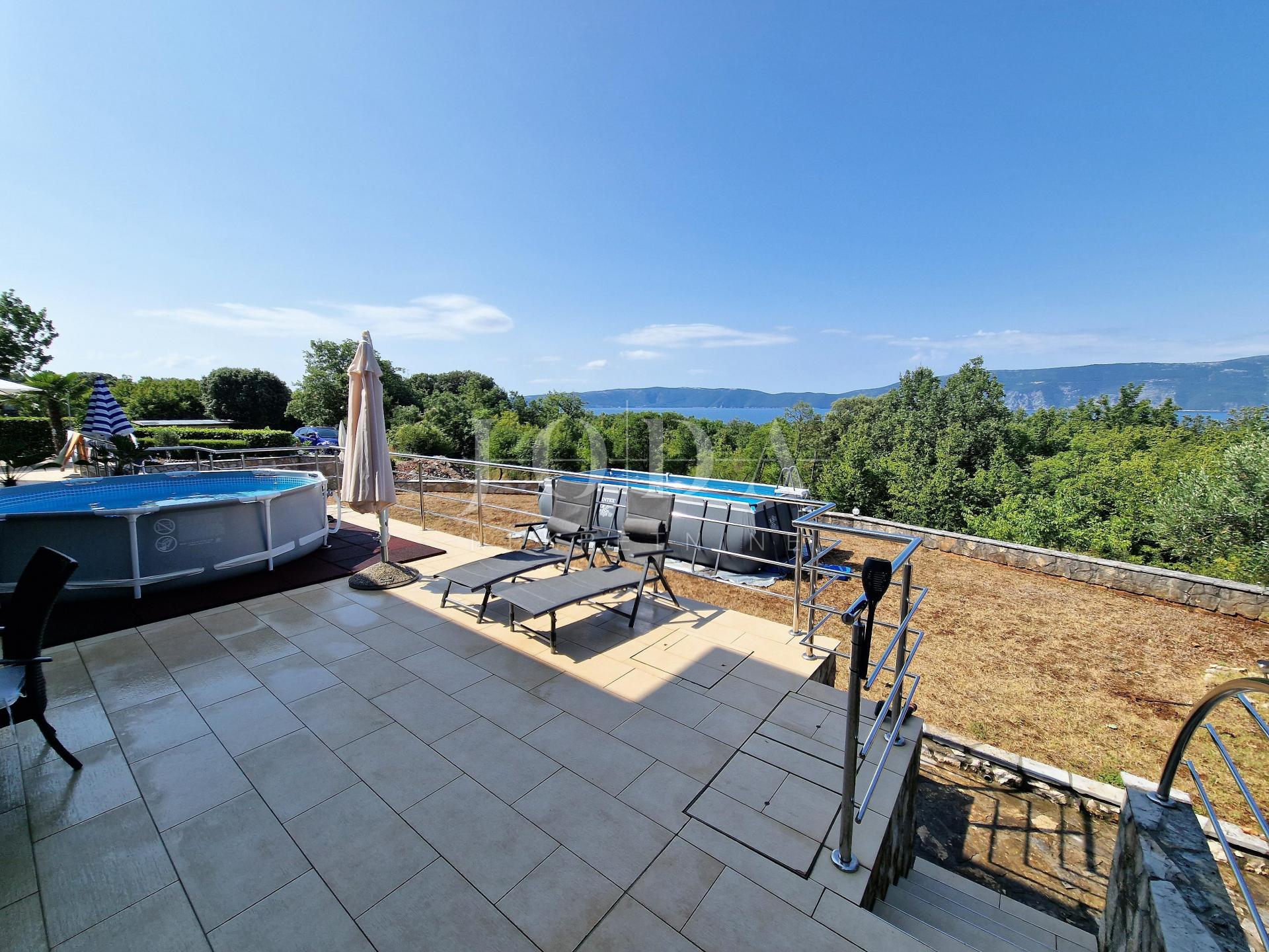 Ground floor apartment with sea view