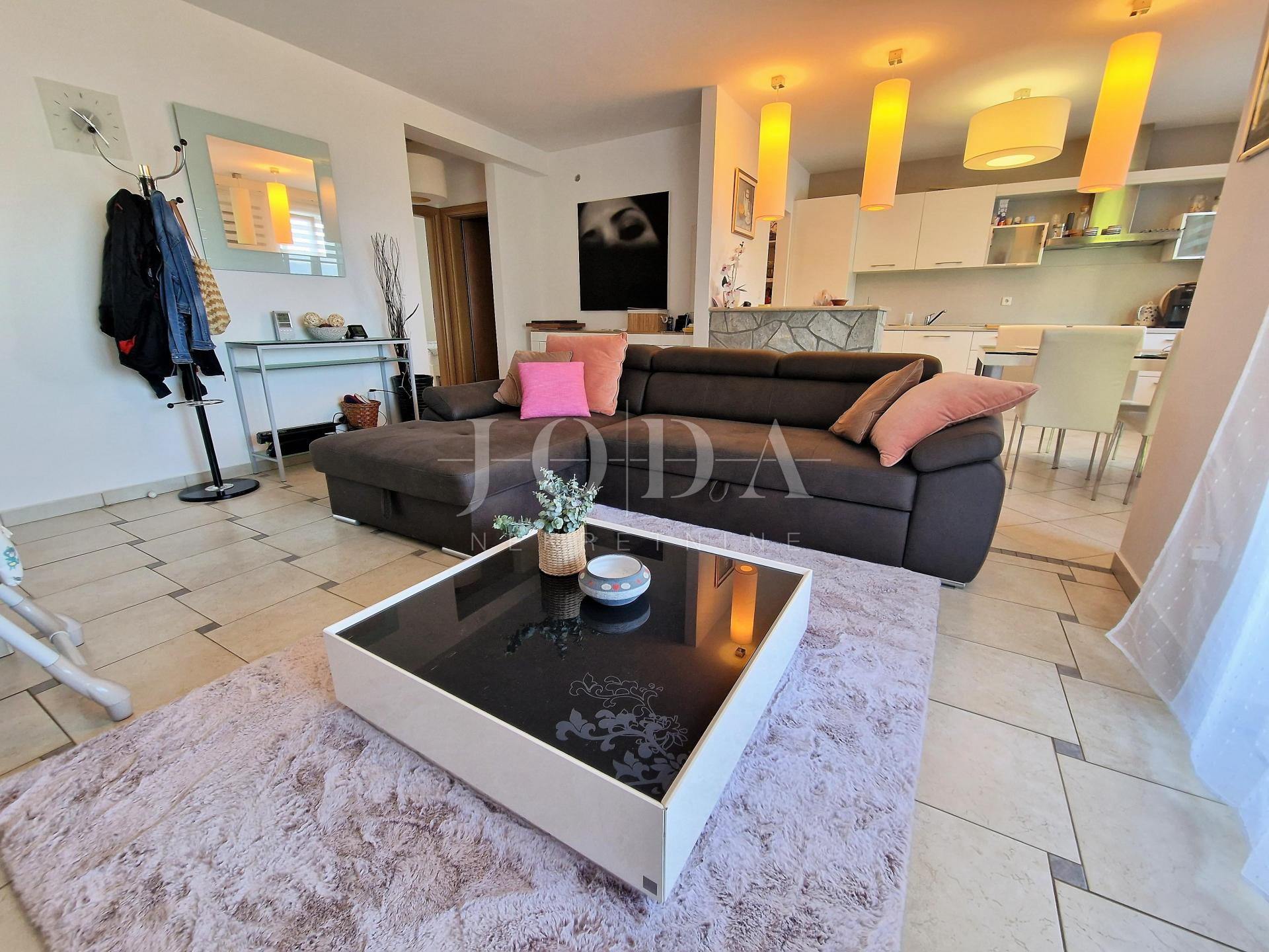 Ground floor apartment with sea view