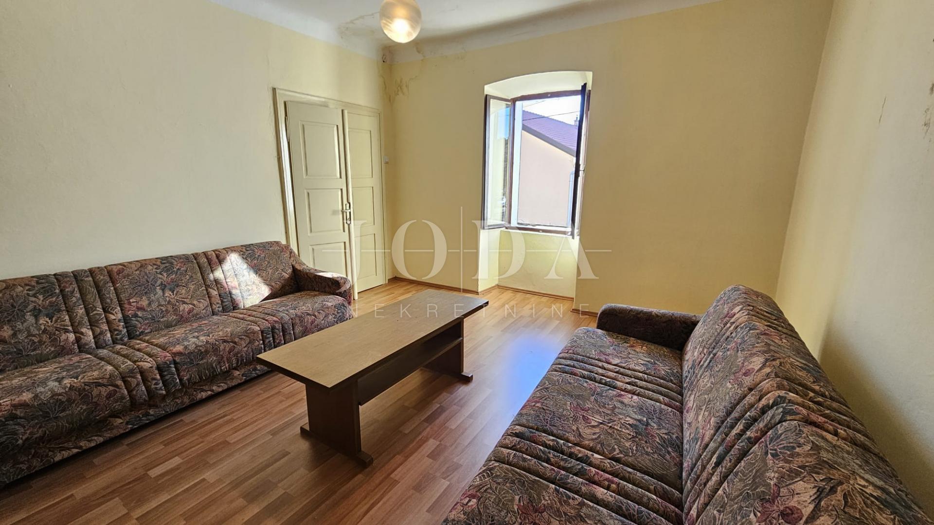 Križišće primorska kuća sa velikom okućnicom