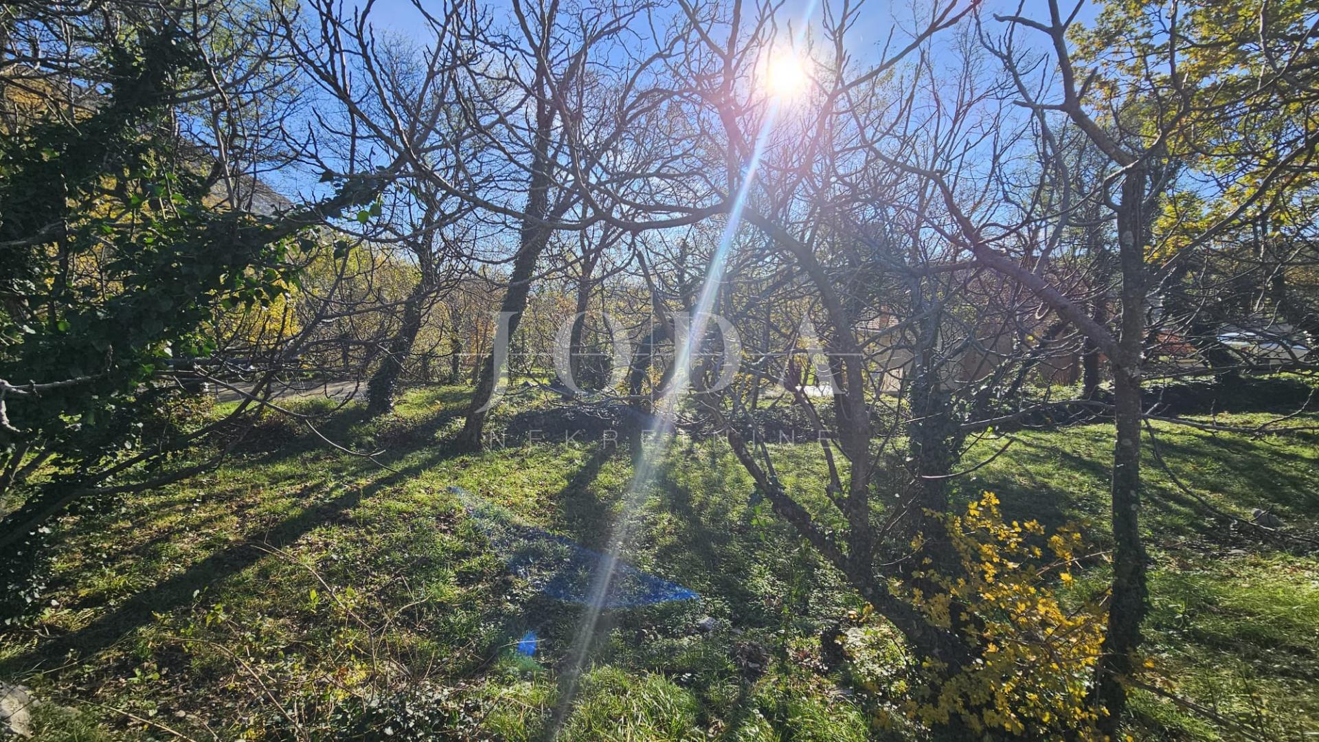 Križišće primorska kuća sa velikom okućnicom