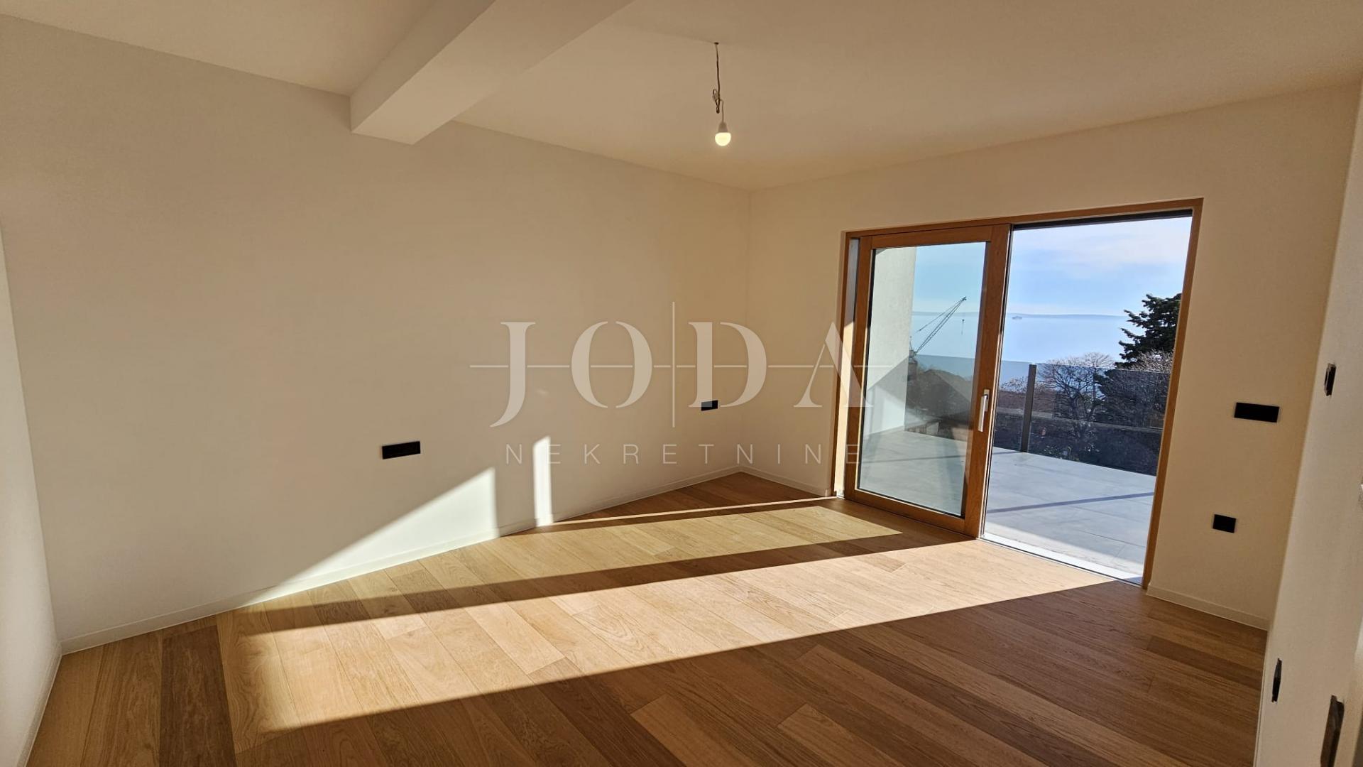 Kantrida, luksuzni penthouse s panoramskom terasom i tri garažna mjesta