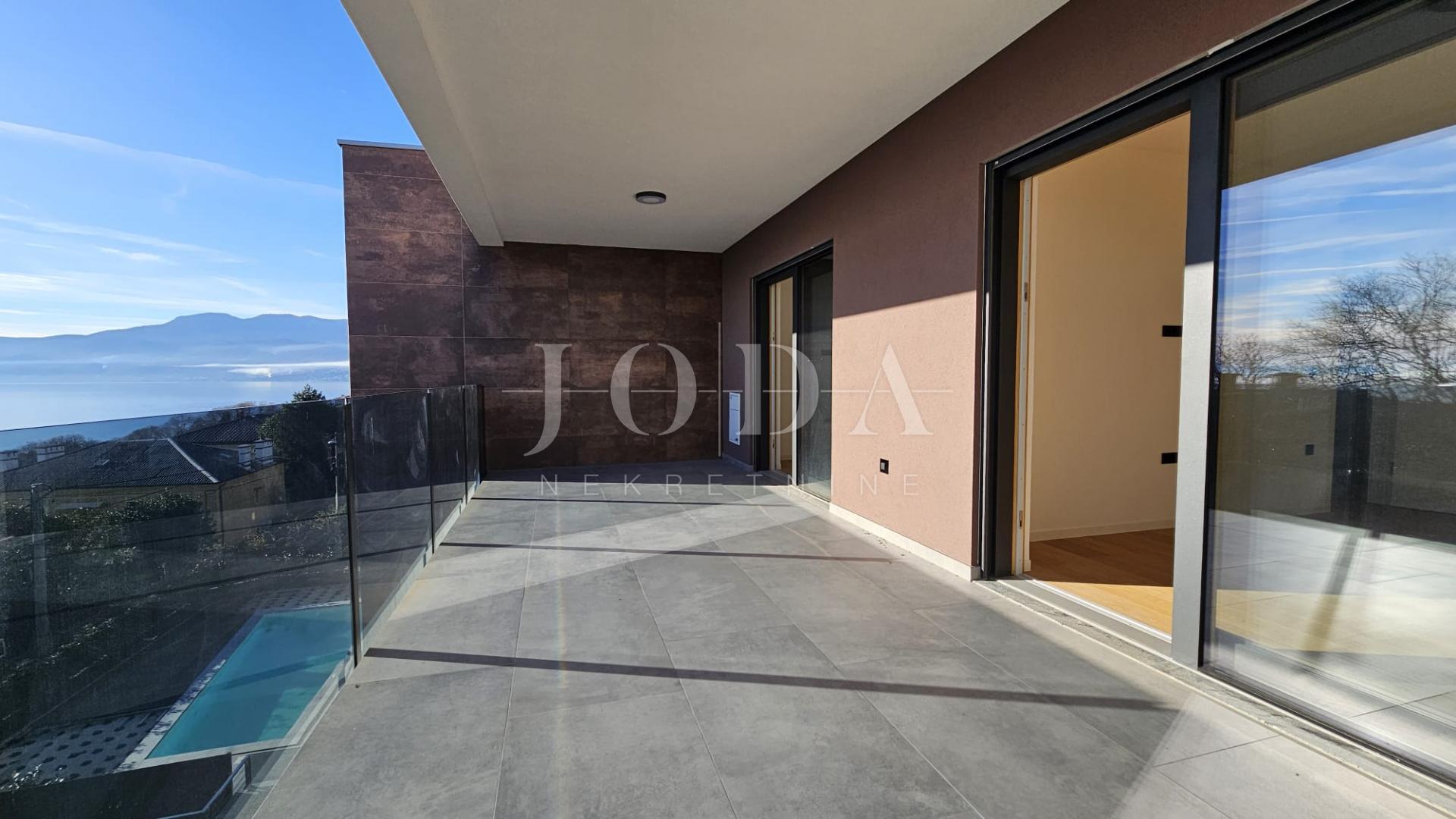 Kantrida, luksuzni penthouse s panoramskom terasom i tri garažna mjesta