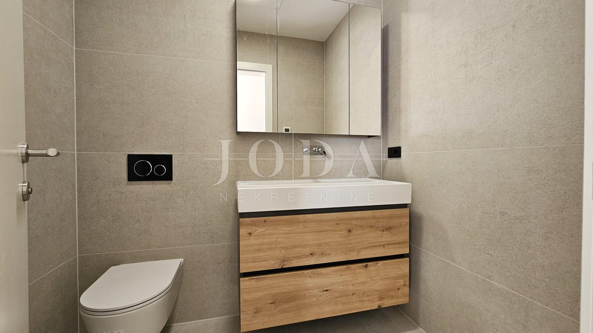 Kantrida, luksuzni penthouse s panoramskom terasom i tri garažna mjesta