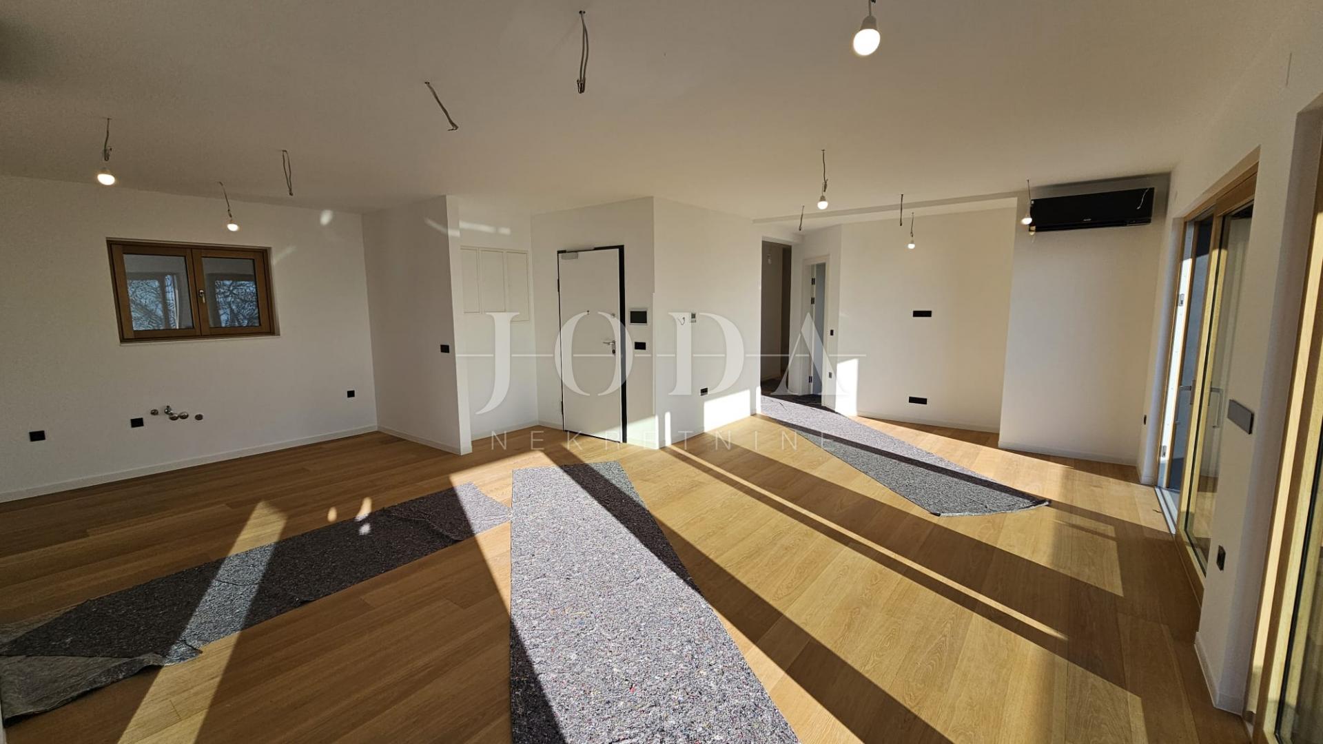 Kantrida, luksuzni penthouse s panoramskom terasom i tri garažna mjesta