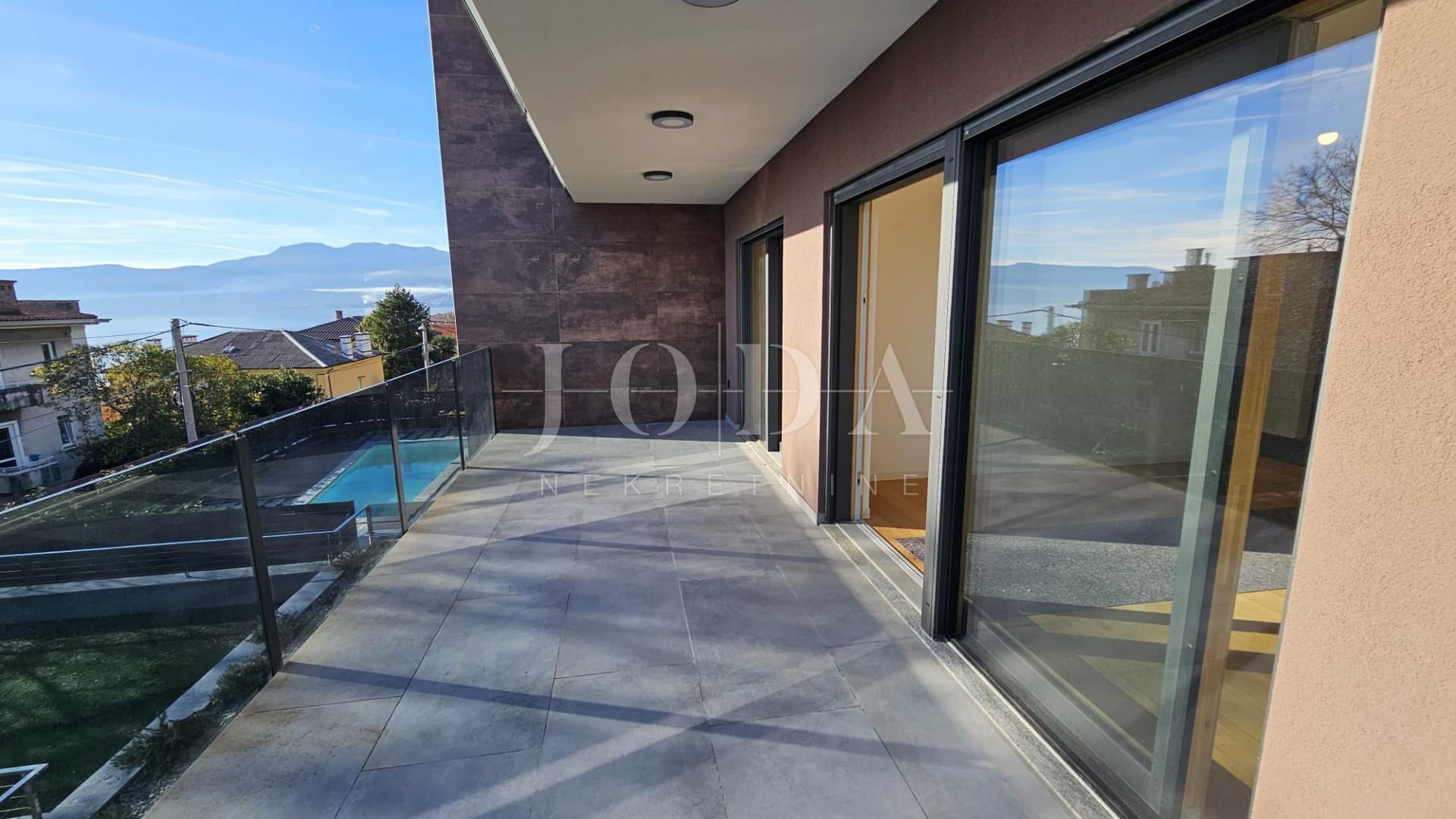 Kantrida, luksuzni penthouse s panoramskom terasom i tri garažna mjesta