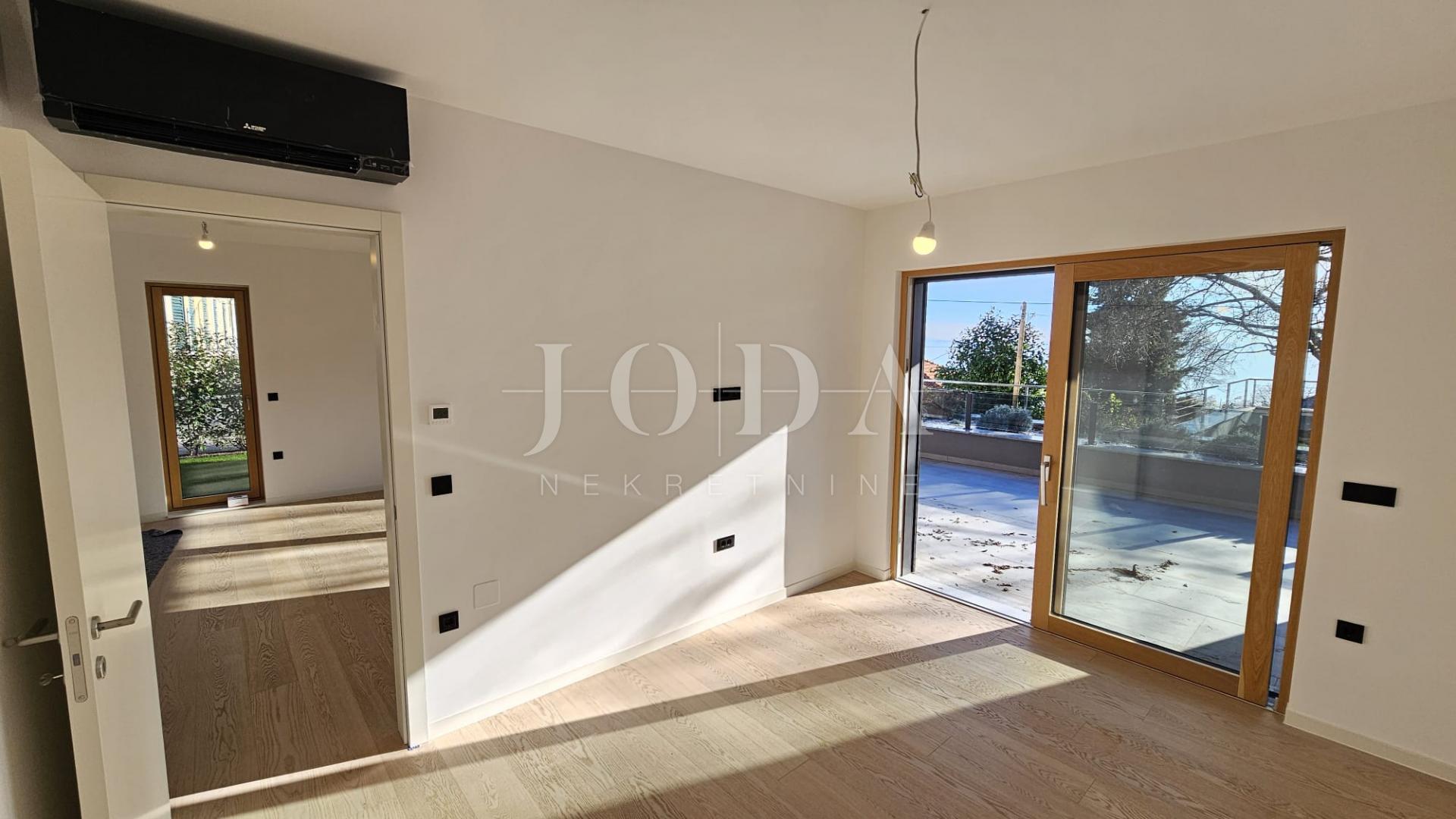 Kantrida - Moderan trosobni stan s dva garažna mjesta