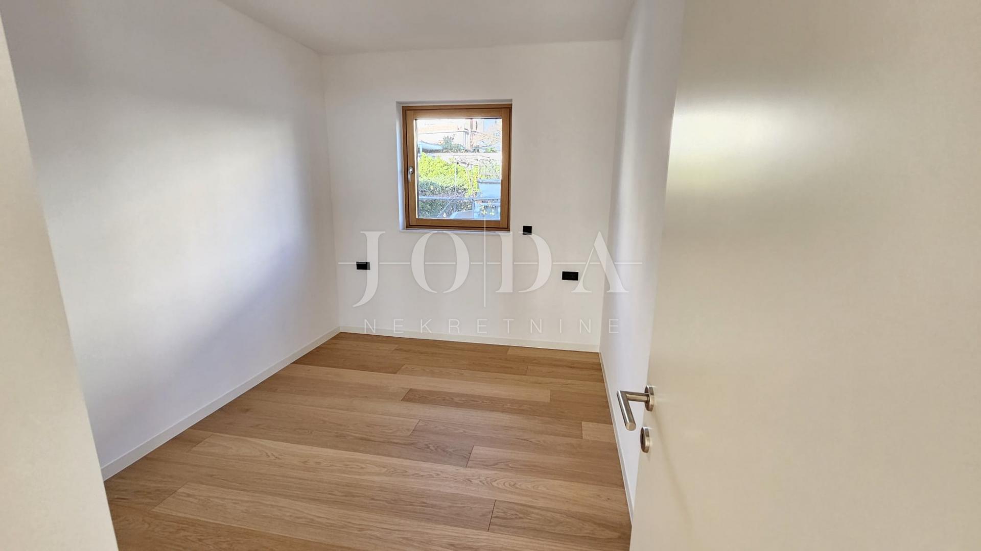 Kantrida - Moderan trosobni stan s dva garažna mjesta