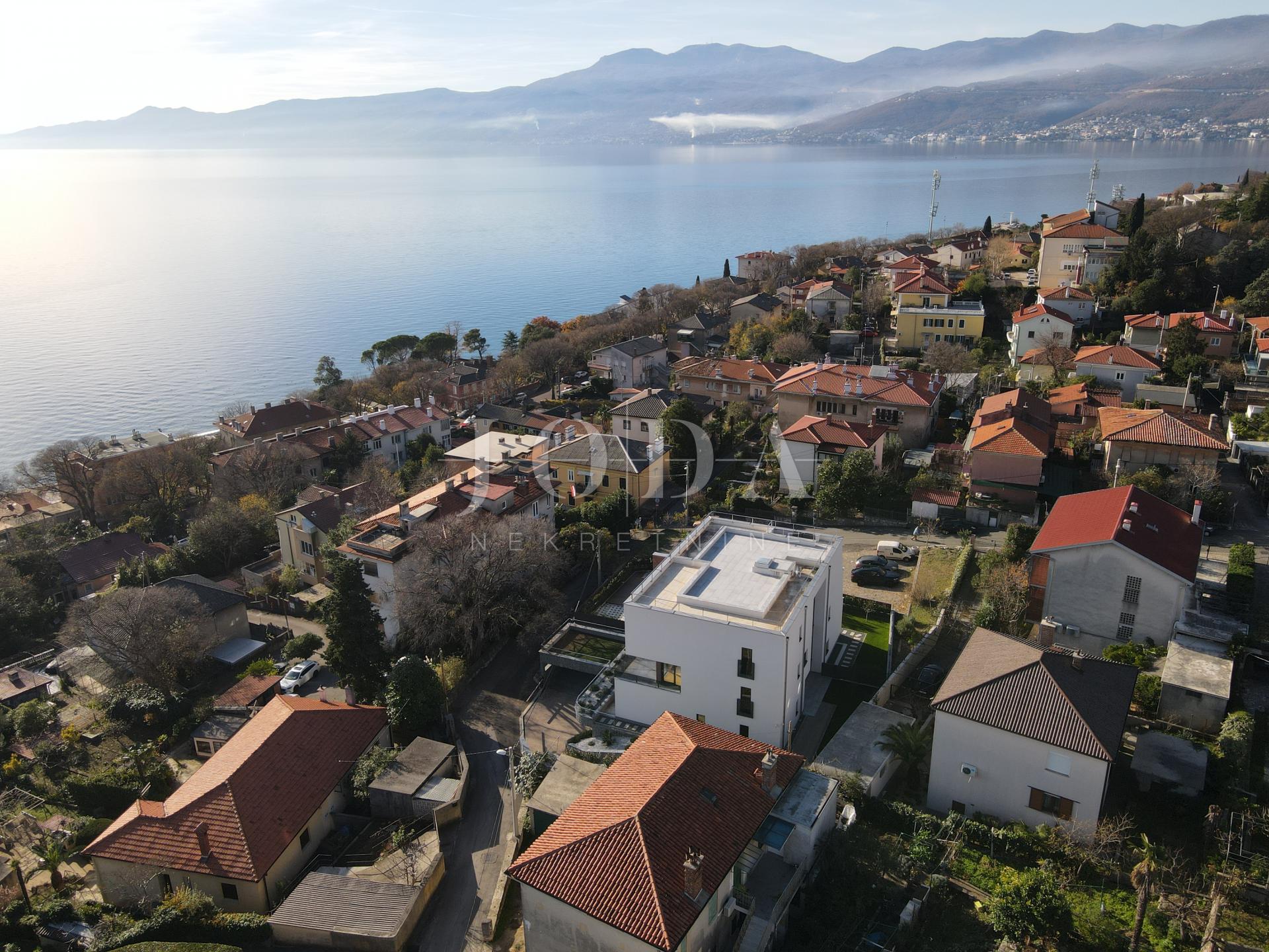 Kantrida, luksuzni penthouse s panoramskom terasom i tri garažna mjesta