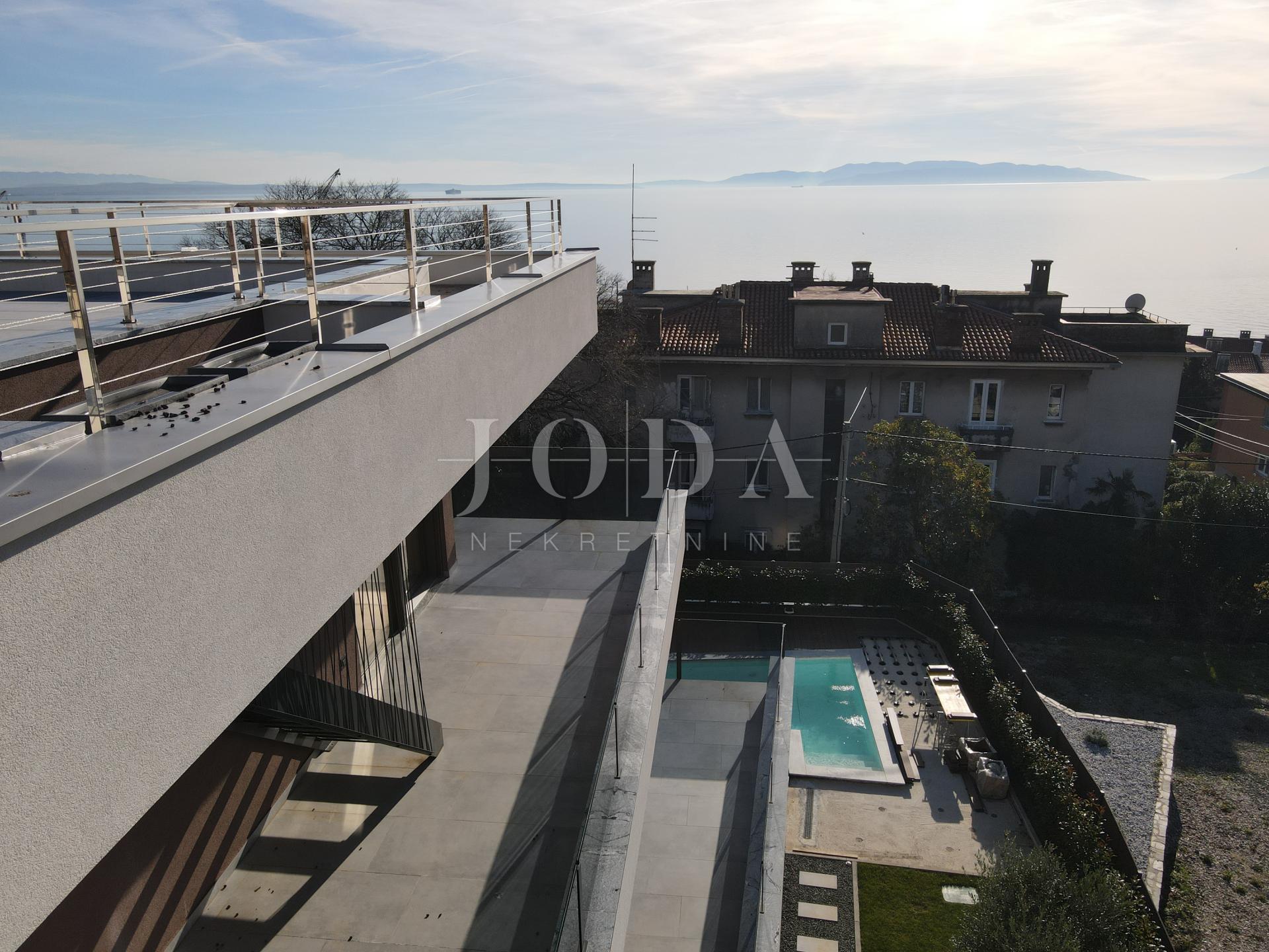 Kantrida, luksuzni penthouse s panoramskom terasom i tri garažna mjesta