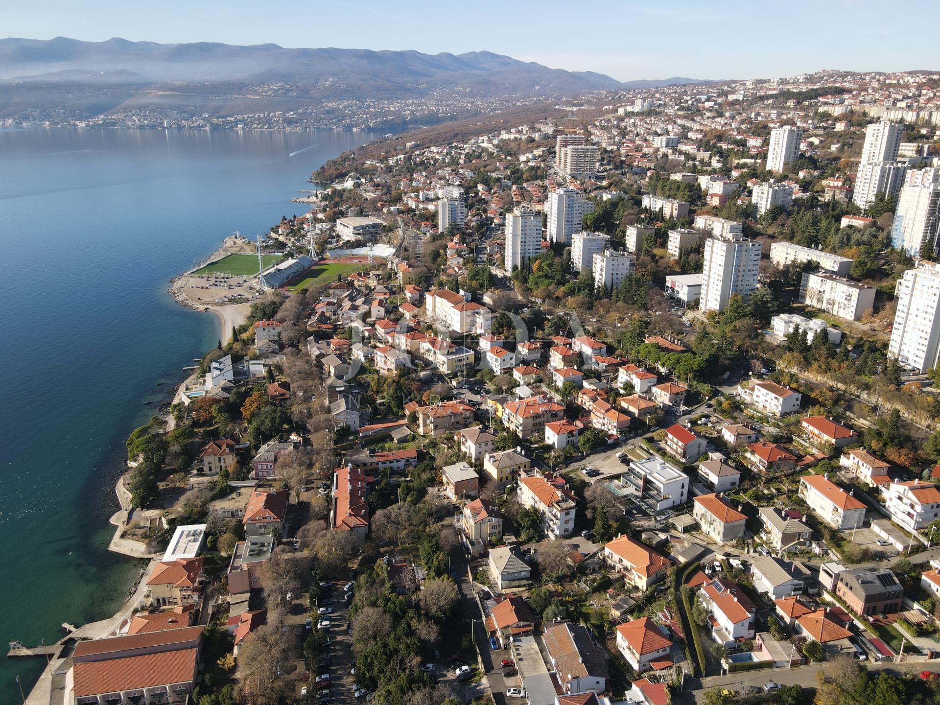 Kantrida, luksuzni penthouse s panoramskom terasom i tri garažna mjesta