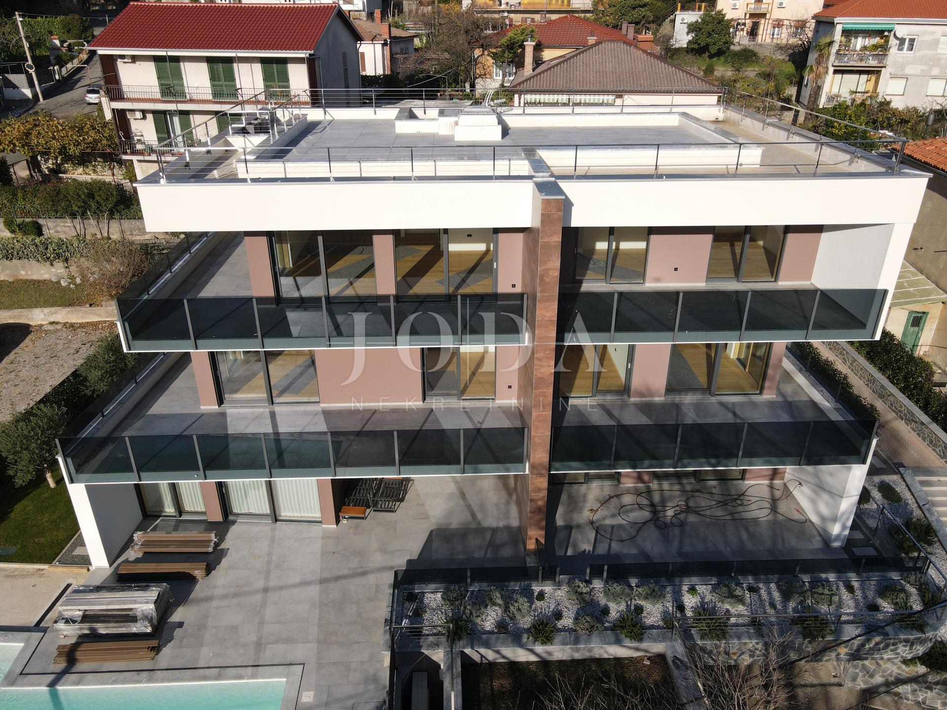 Kantrida - Moderan trosobni stan s dva garažna mjesta