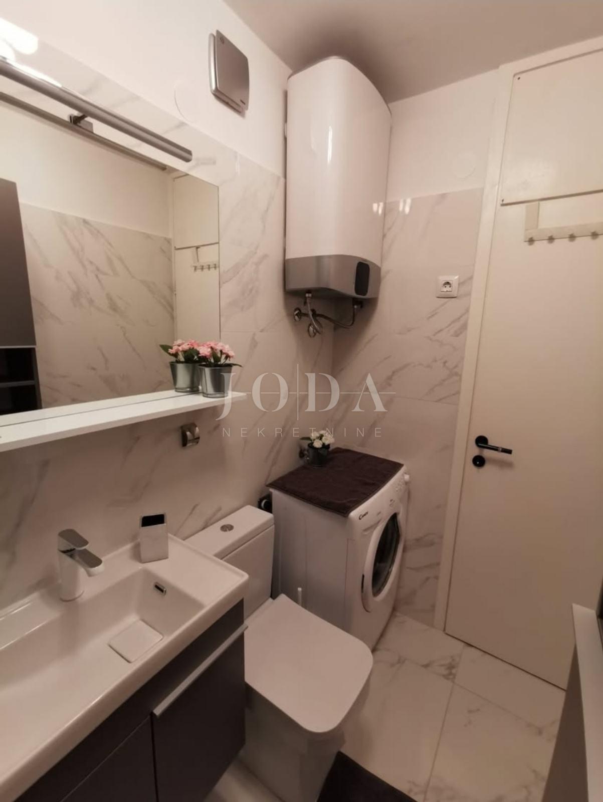 Srdoči potpuno namješten i renoviran stan