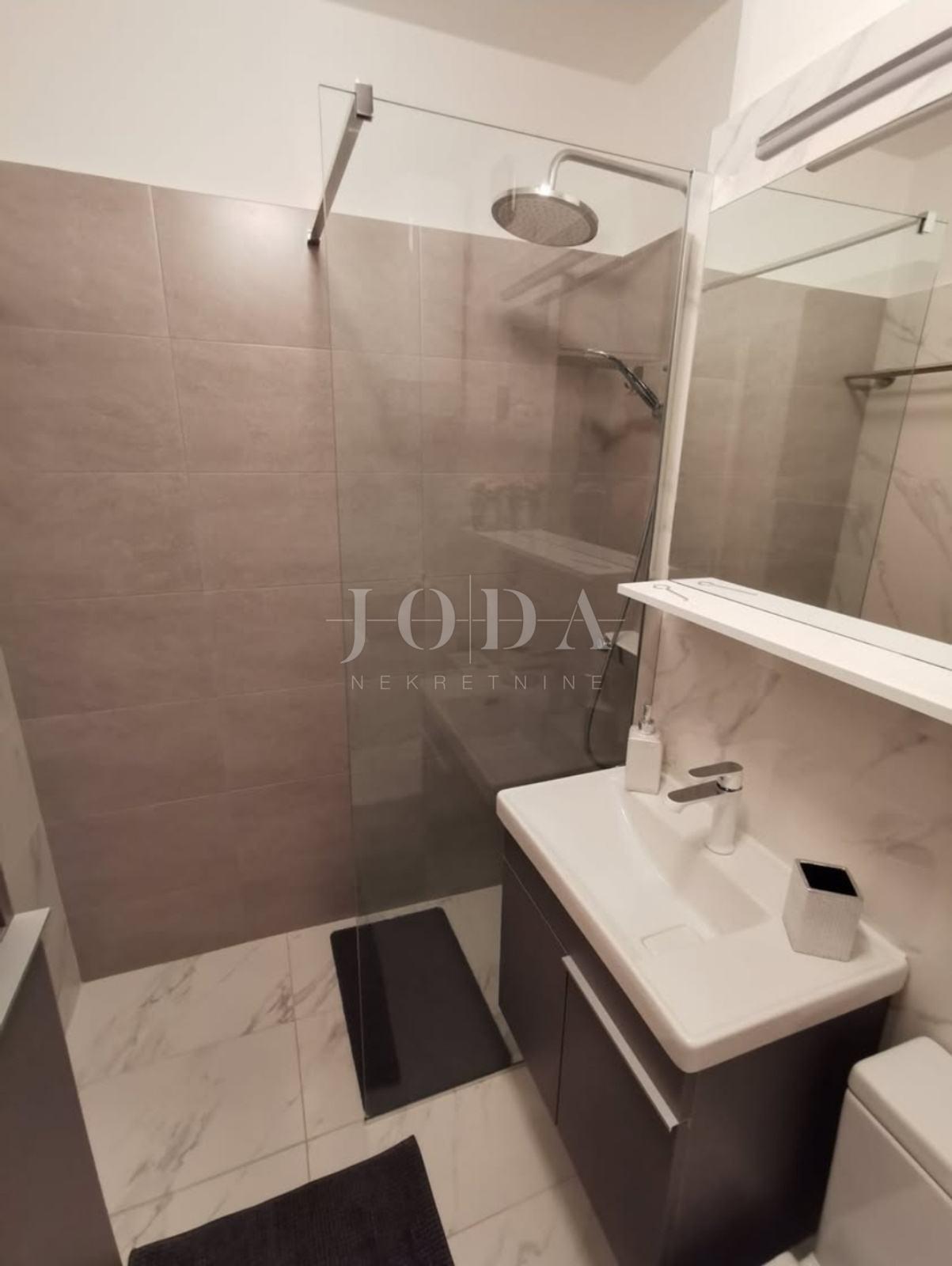 Srdoči potpuno namješten i renoviran stan